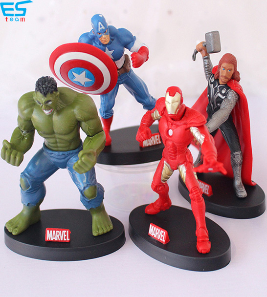 Avengers figurine cake decoration